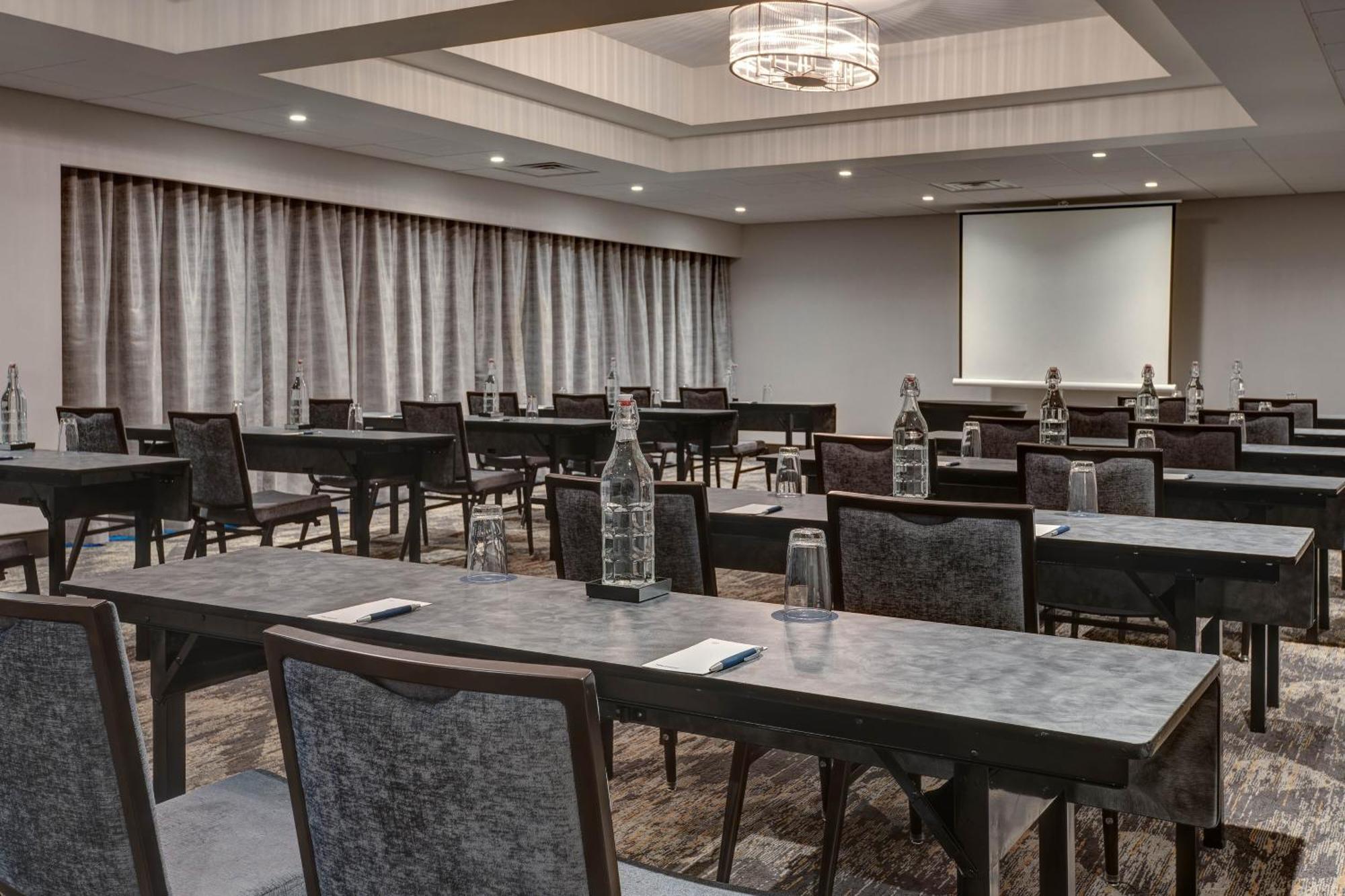 Sheraton Eatontown Hotel Экстерьер фото